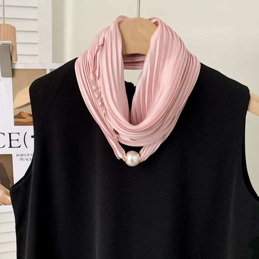 Foulard en soie à fermoir magnétique view 8