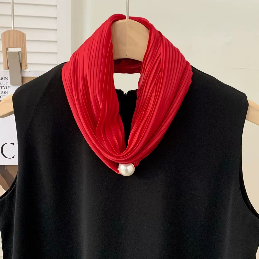 Foulard en soie à fermoir magnétique view 10
