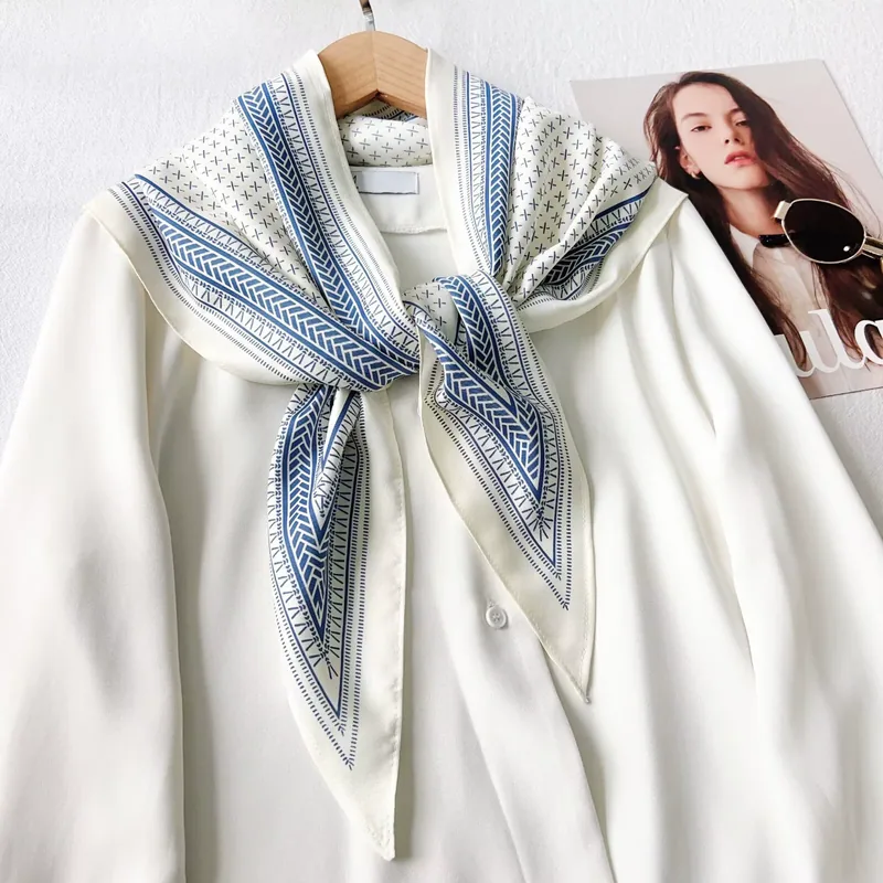 Retro Floral Print Triangle Scarf