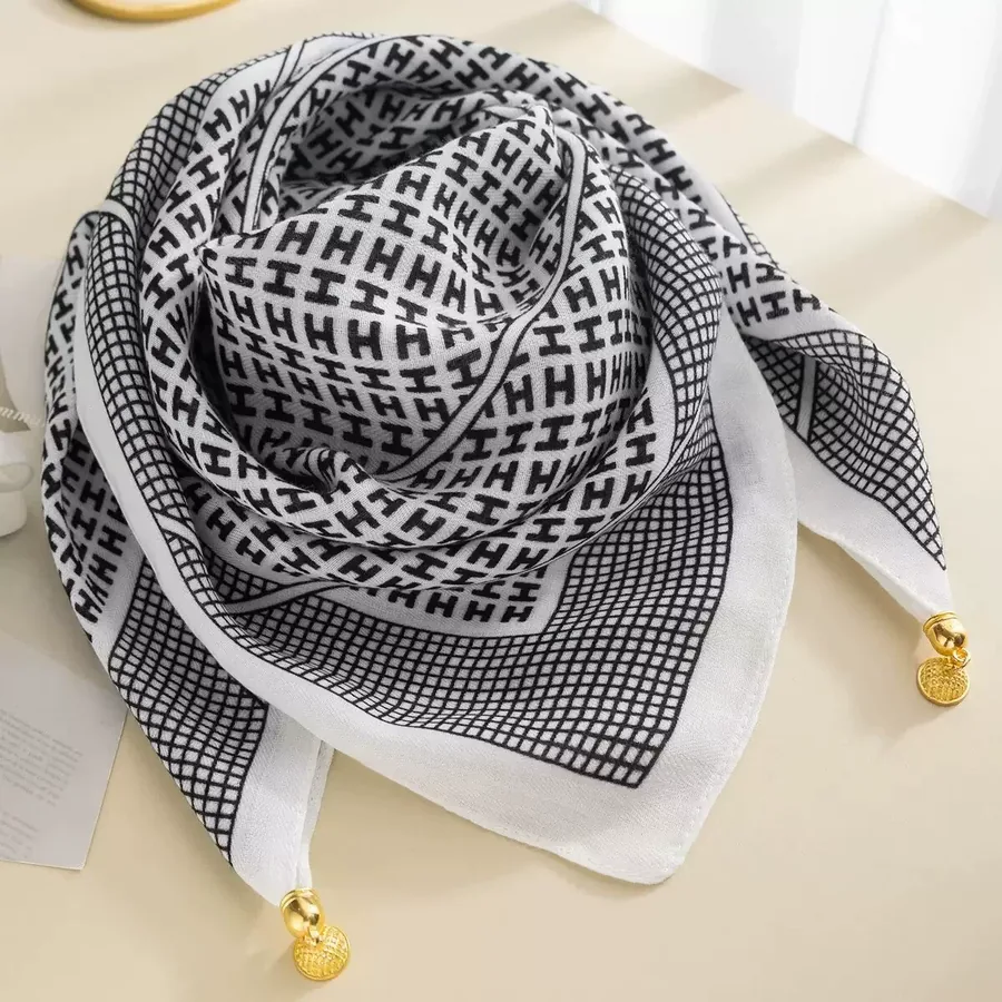 Magnetic Closure Scarf view 4