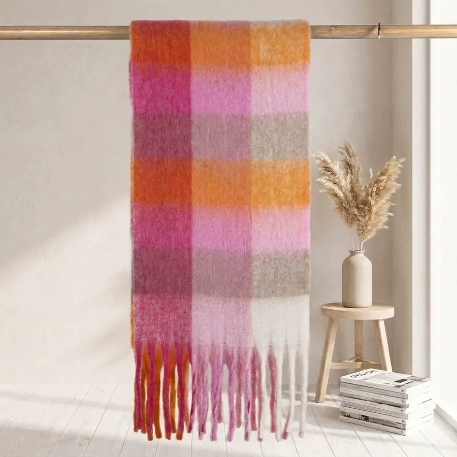 Écharpe à carreaux en mohair view 8