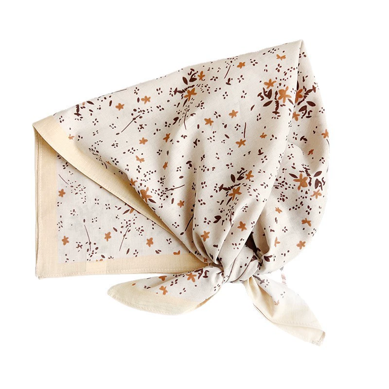 Foulard carré en coton floral view 5