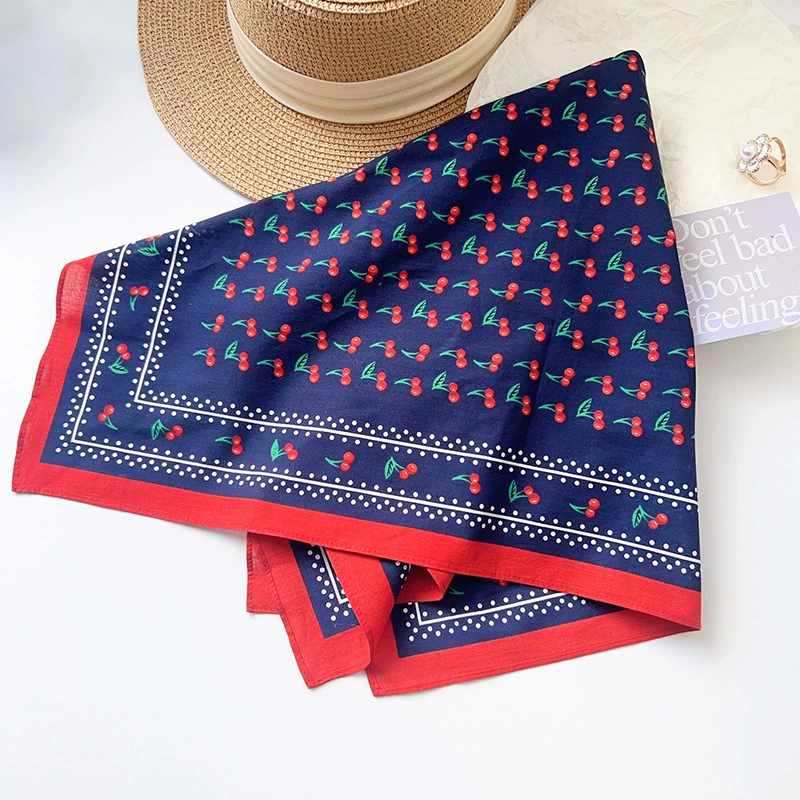 Foulard carré en coton cerise view 4