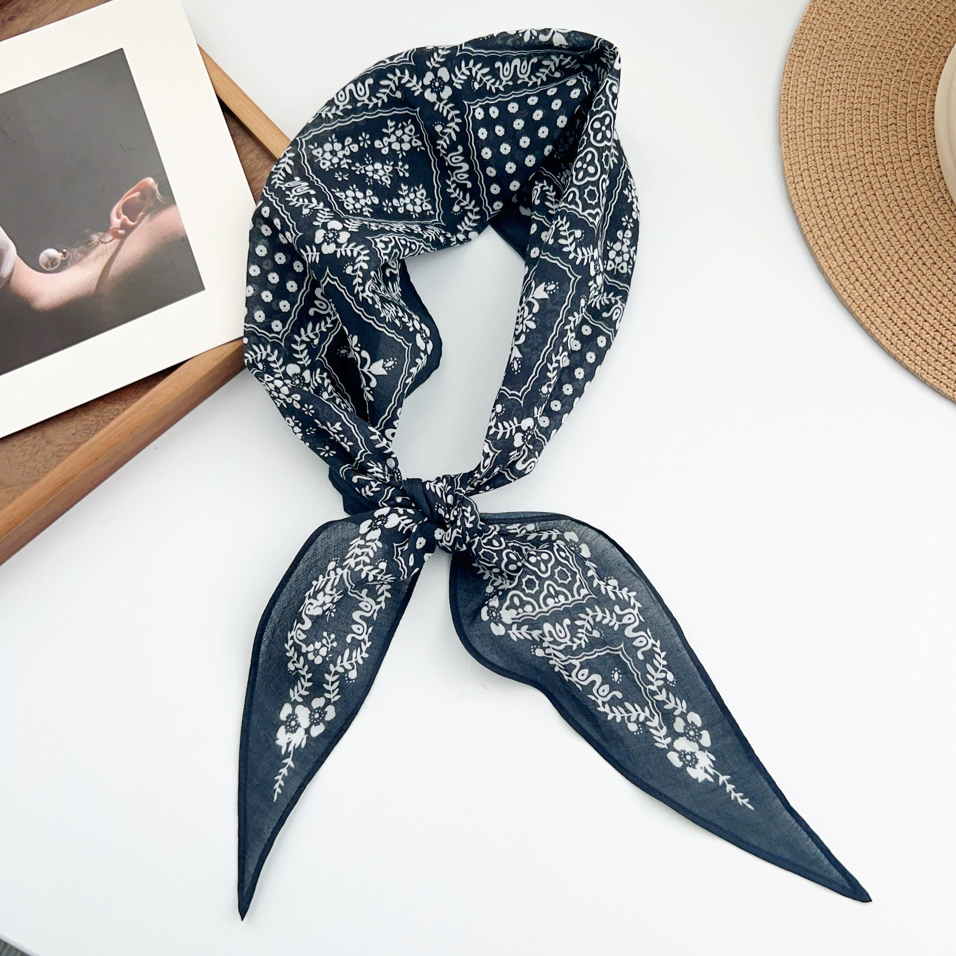 Foulard carré en coton cachemire view 2