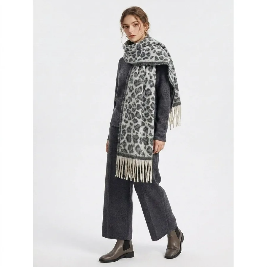 Leopard Border Scarf