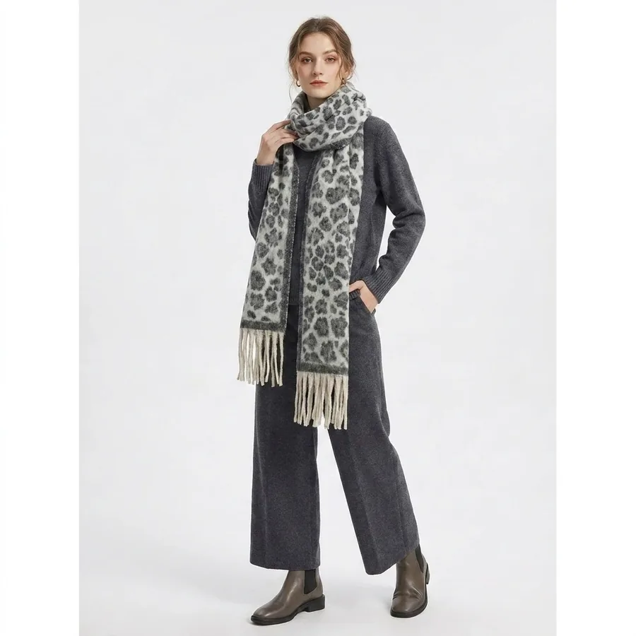 Leopard Border Scarf view 2