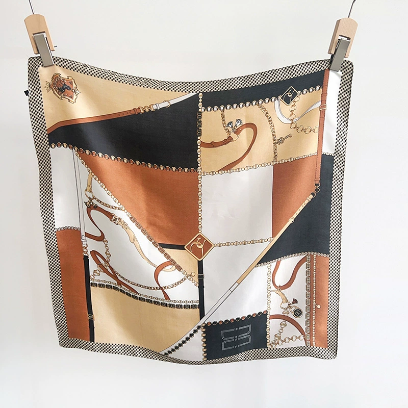 Pañuelo cuadrado de poliéster con estampado de cadena view 9
