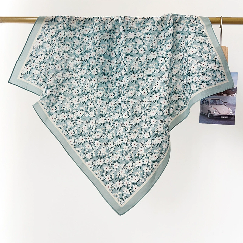Carré en coton à motif floral view 4