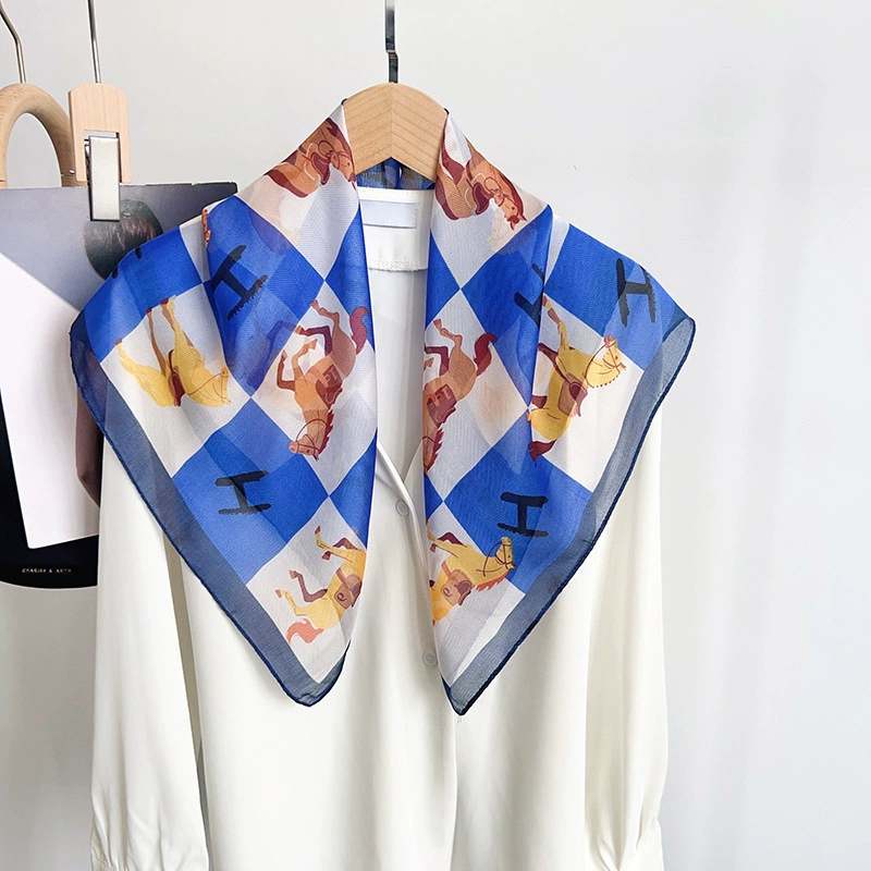 Pañuelo cuadrado de poliéster con estampado de caballos view 8