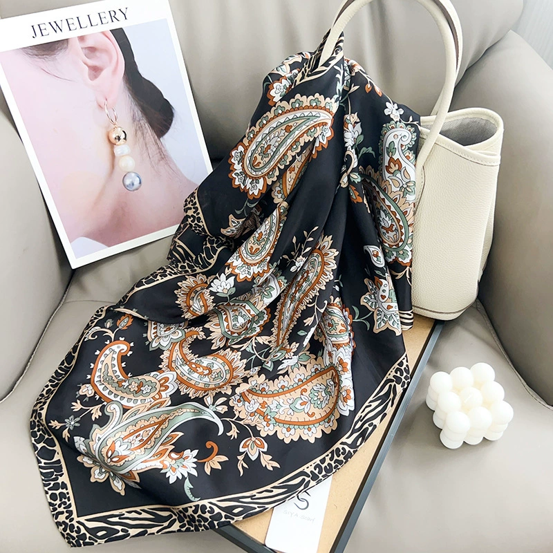 Foulard carré en polyester à motif paisley