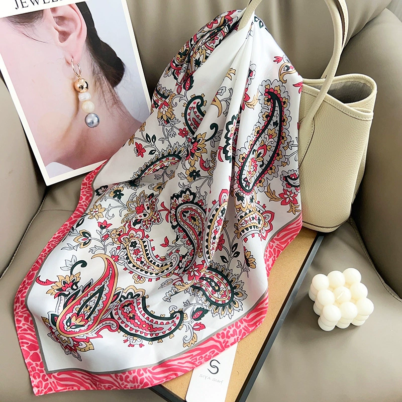 Foulard carré en polyester à motif paisley view 3