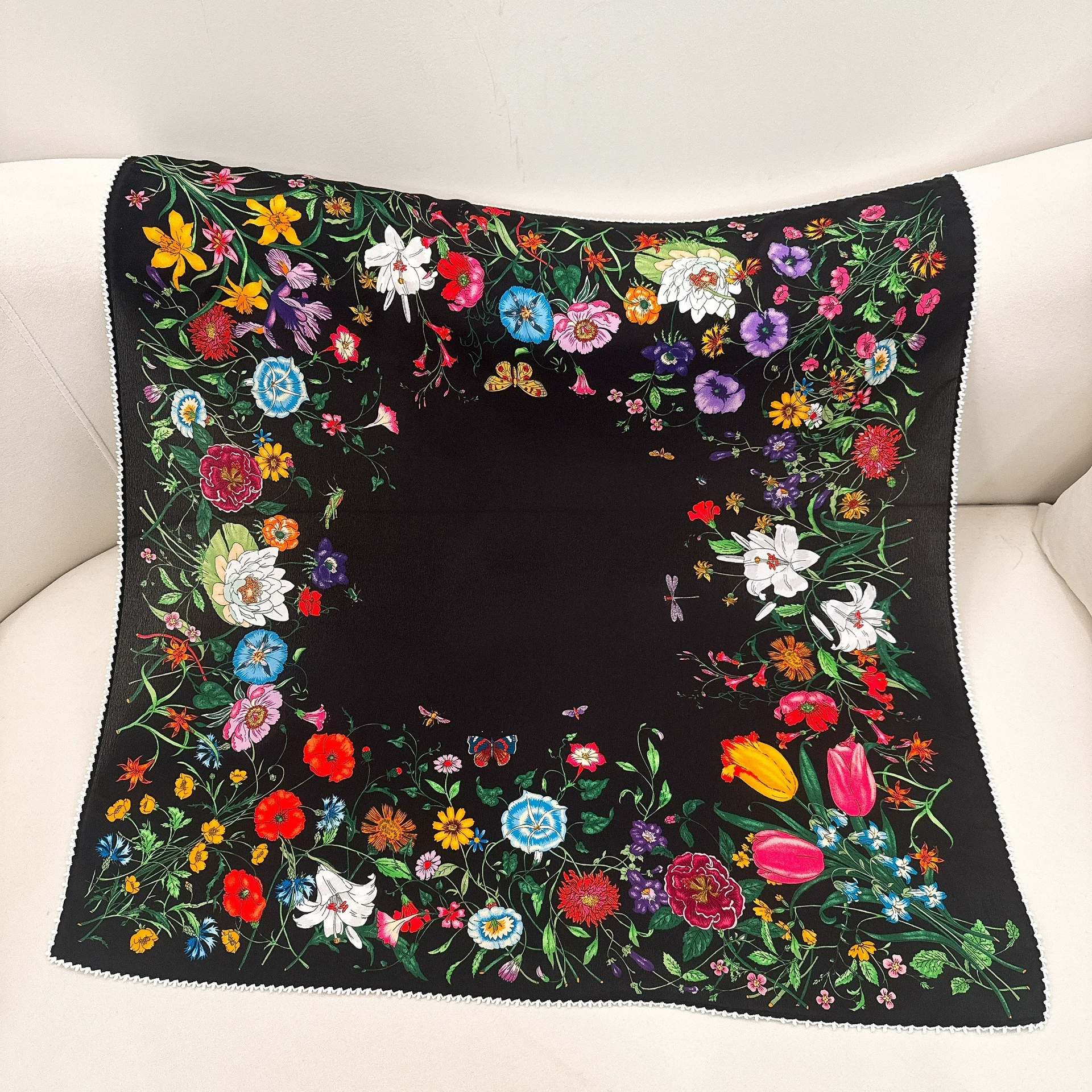 Foulard carré en soie à dentelle view 11