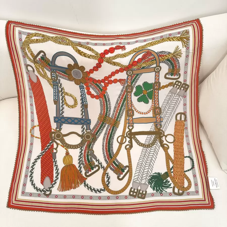 Foulard carré en soie à dentelle view 12