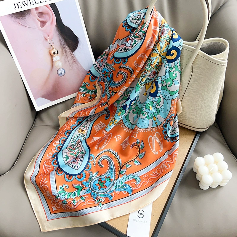 Foulard carré en polyester à motif paisley