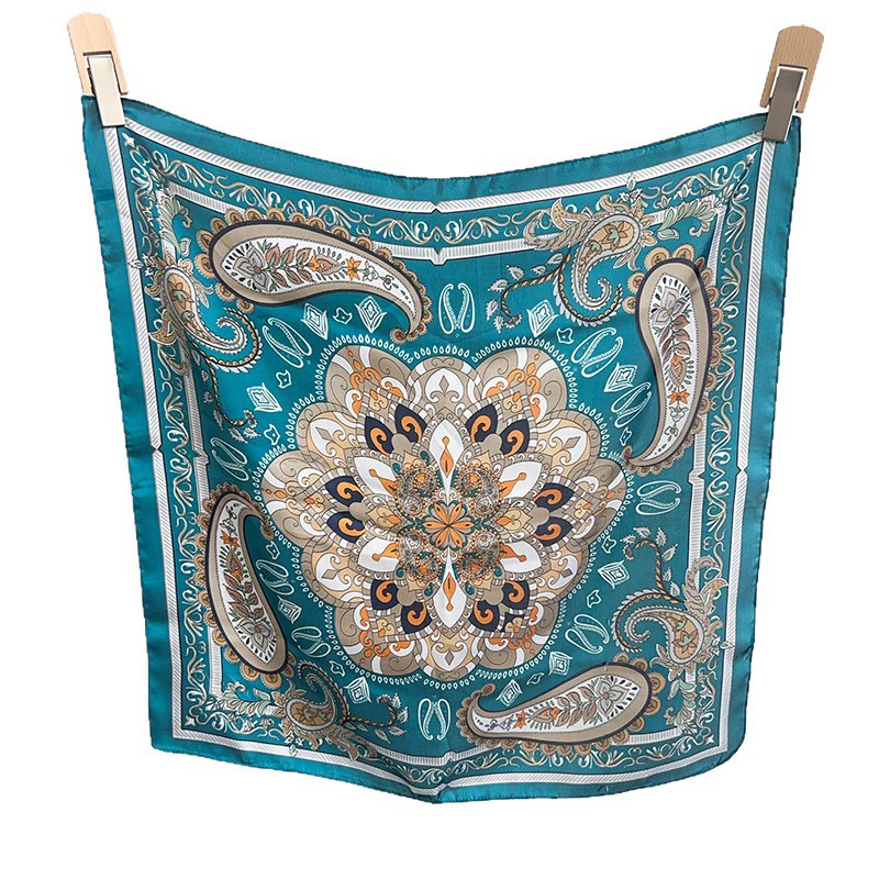 Foulard carré en polyester à motif paisley view 5