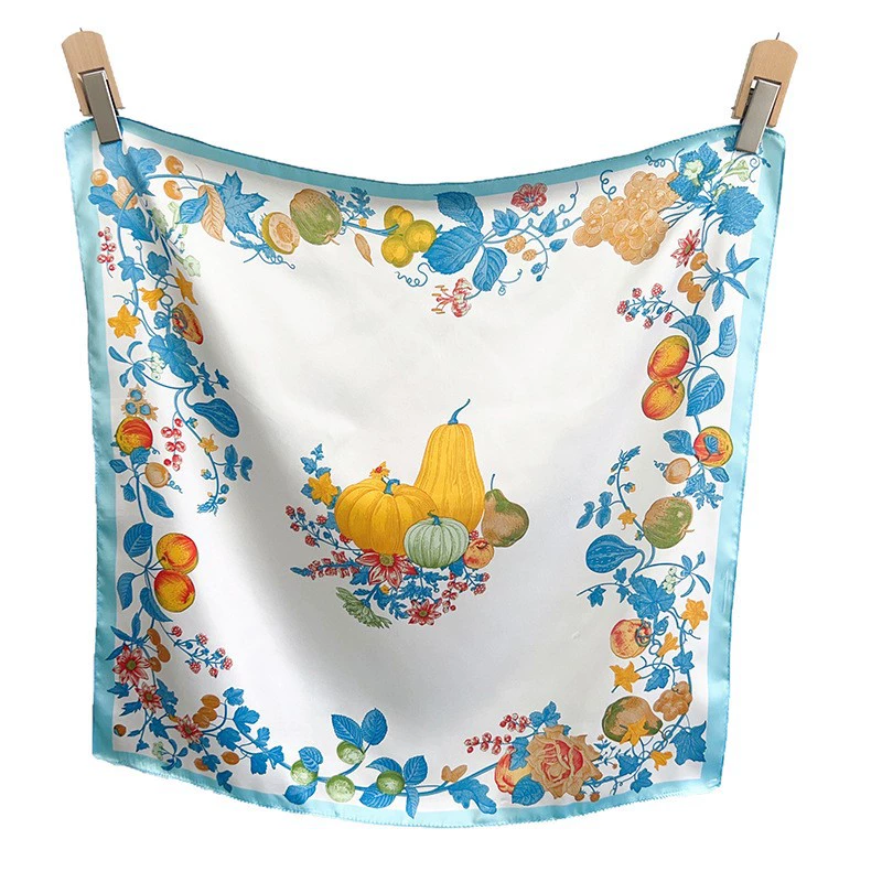 Foulard carré en polyester à fleurs view 5