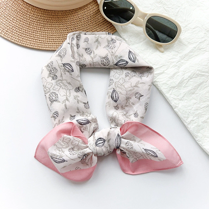 Foulard carré en coton à motif floral view 4