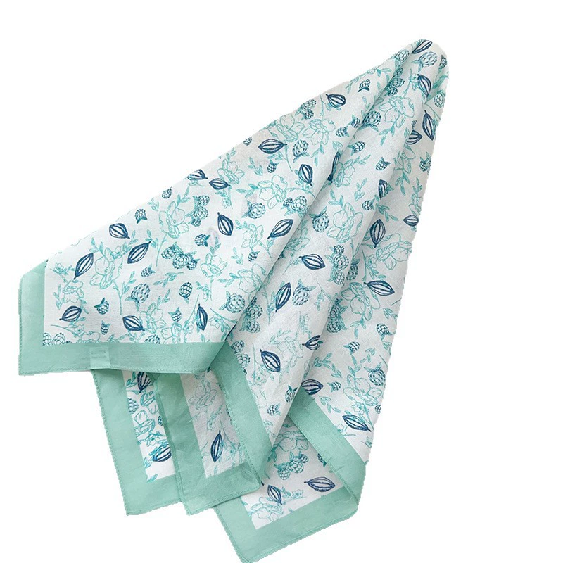 Foulard carré en coton à motif floral view 5