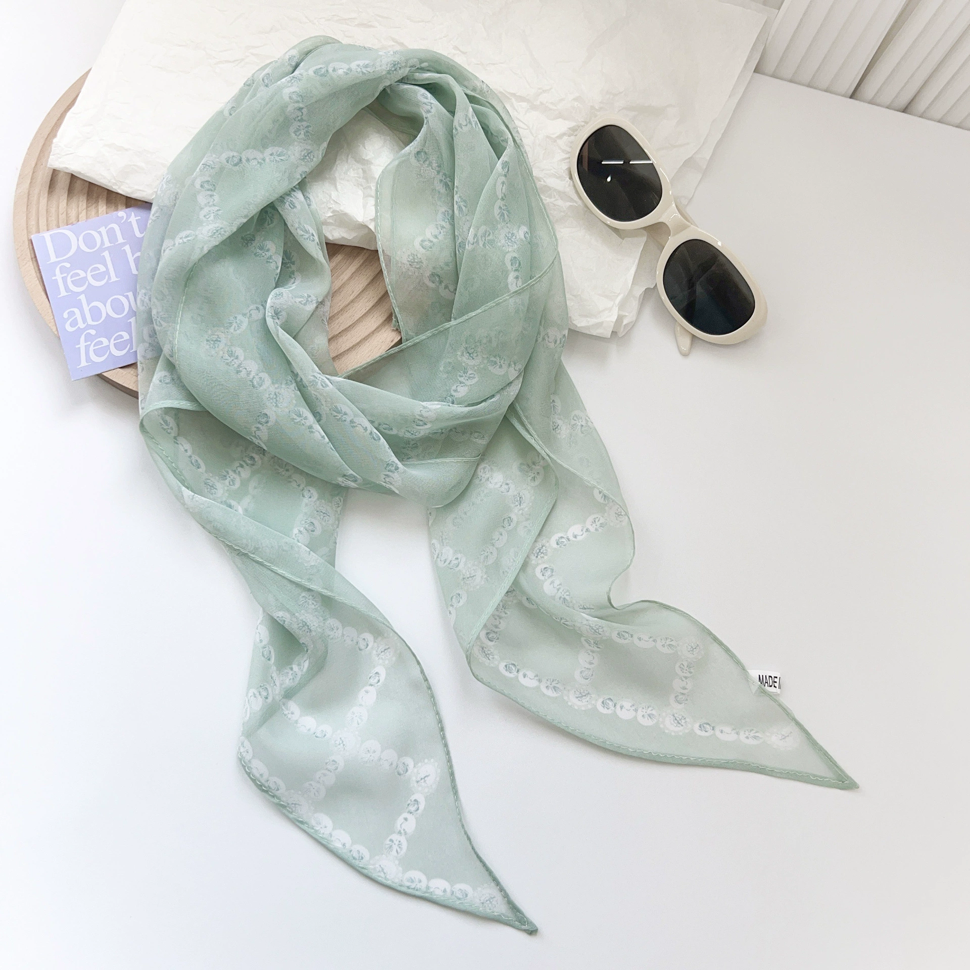 Foulard long en mousseline view 2
