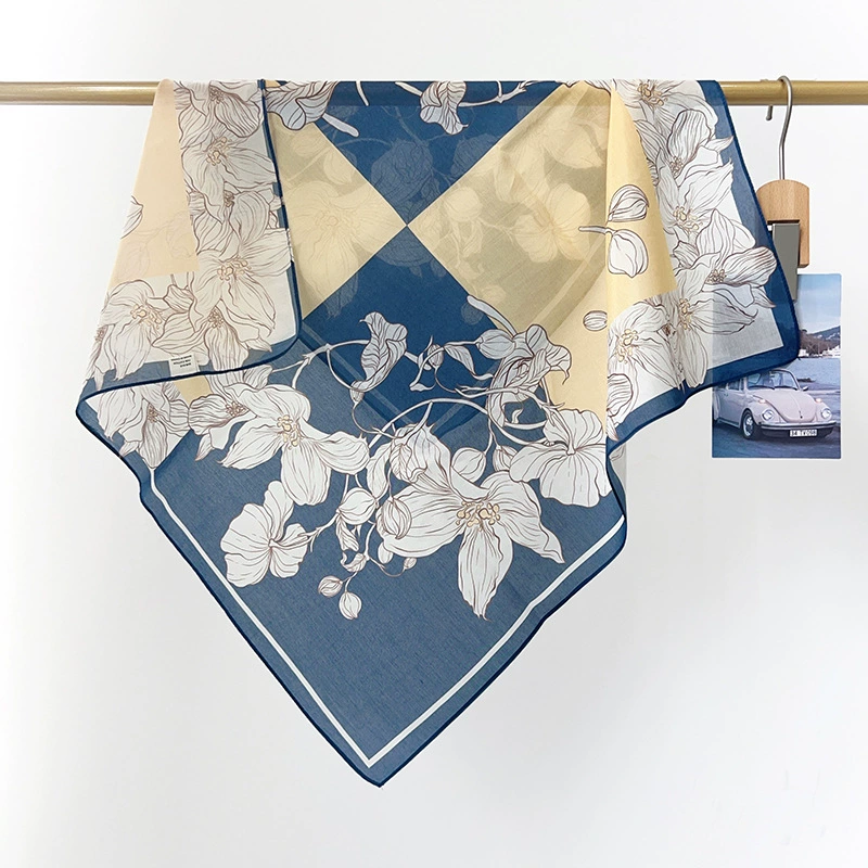 Foulard carré en coton à motif floral