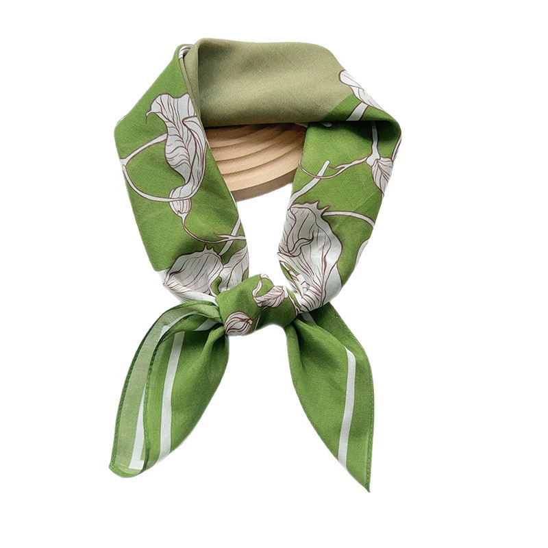 Foulard carré en coton à motif floral view 5