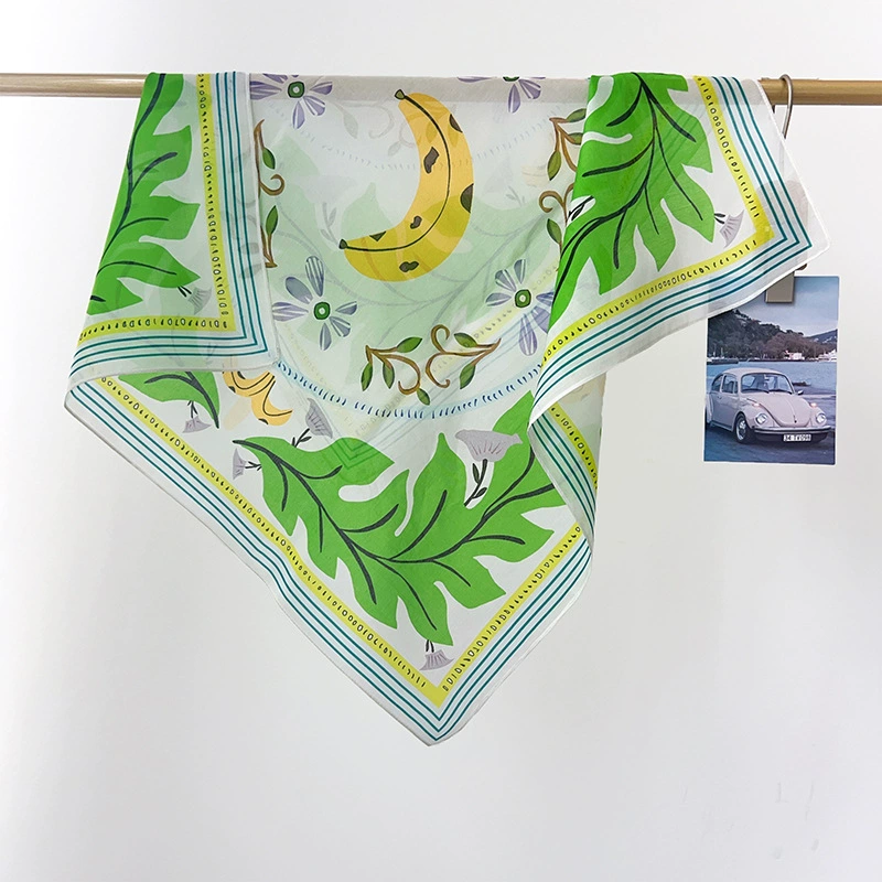 Foulard carré en coton à motif floral