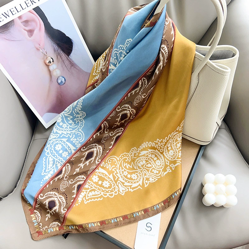 وشاح مربع صغير عتيق