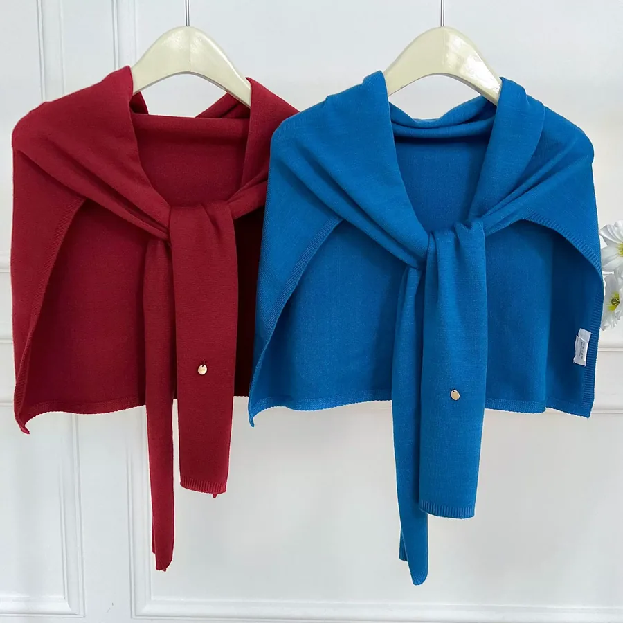 Knitted Shawl with Solid Color
