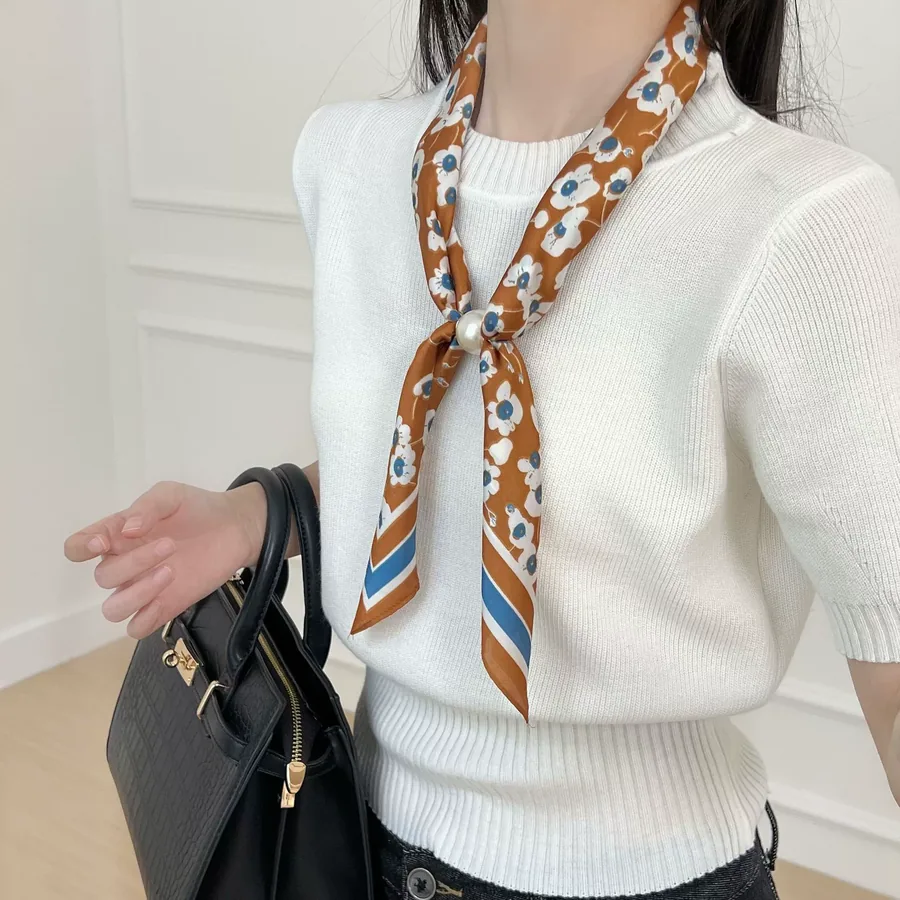 Magnetic Closure Scarf with Pearl Necklace view 3