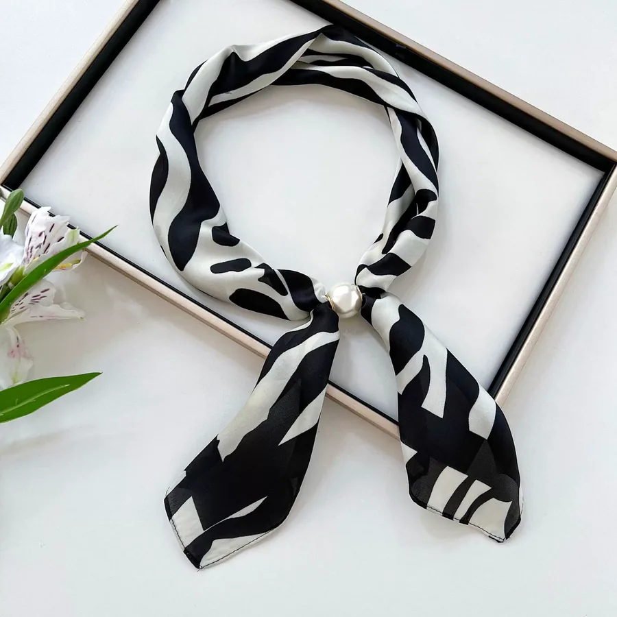 Magnetic Closure Scarf with Pearl Necklace view 8
