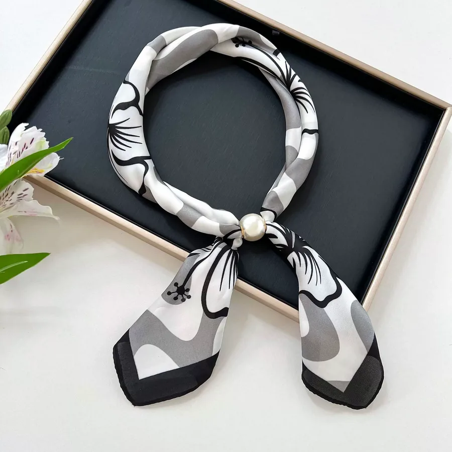 Magnetic Closure Scarf with Pearl Necklace view 10