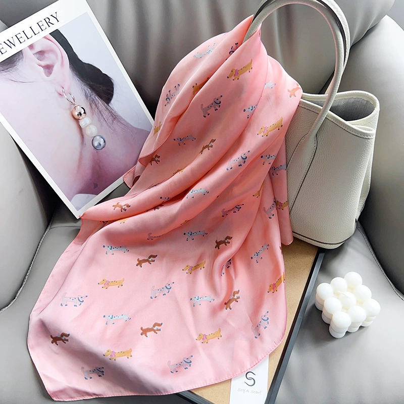 Pañuelo cuadrado pequeño con estampado de perro view 2