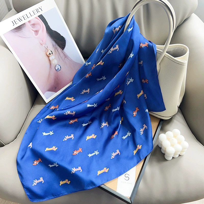 Pañuelo cuadrado pequeño con estampado de perro view 6