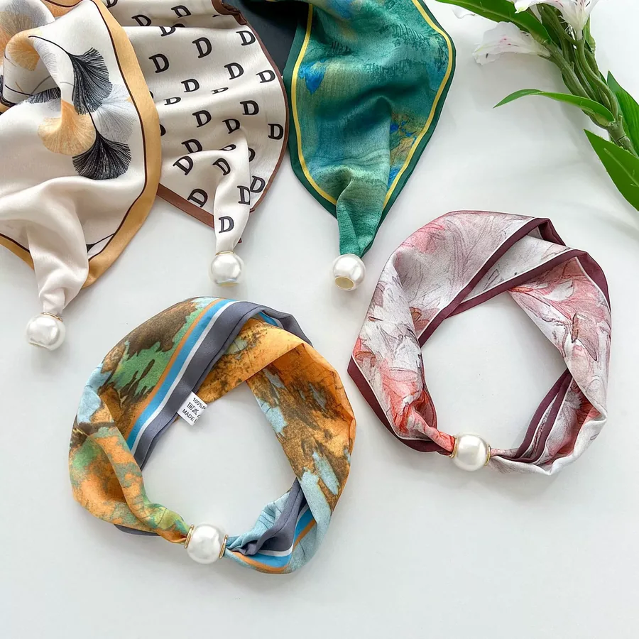 Magnetic Closure Scarf with Pearl Necklace