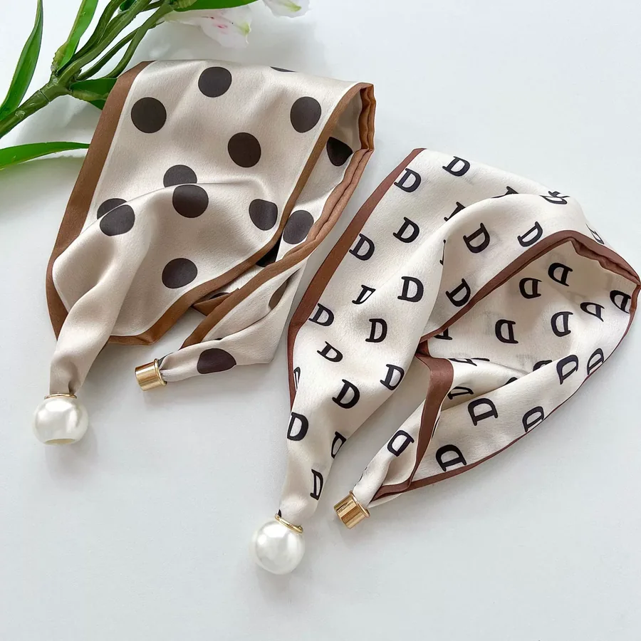 Magnetic Closure Scarf with Pearl Necklace view 3