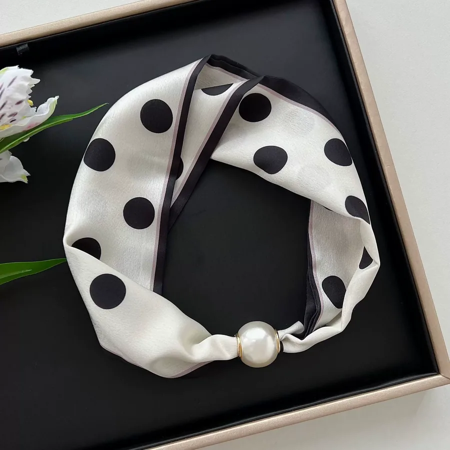 Magnetic Closure Scarf with Pearl Necklace view 6