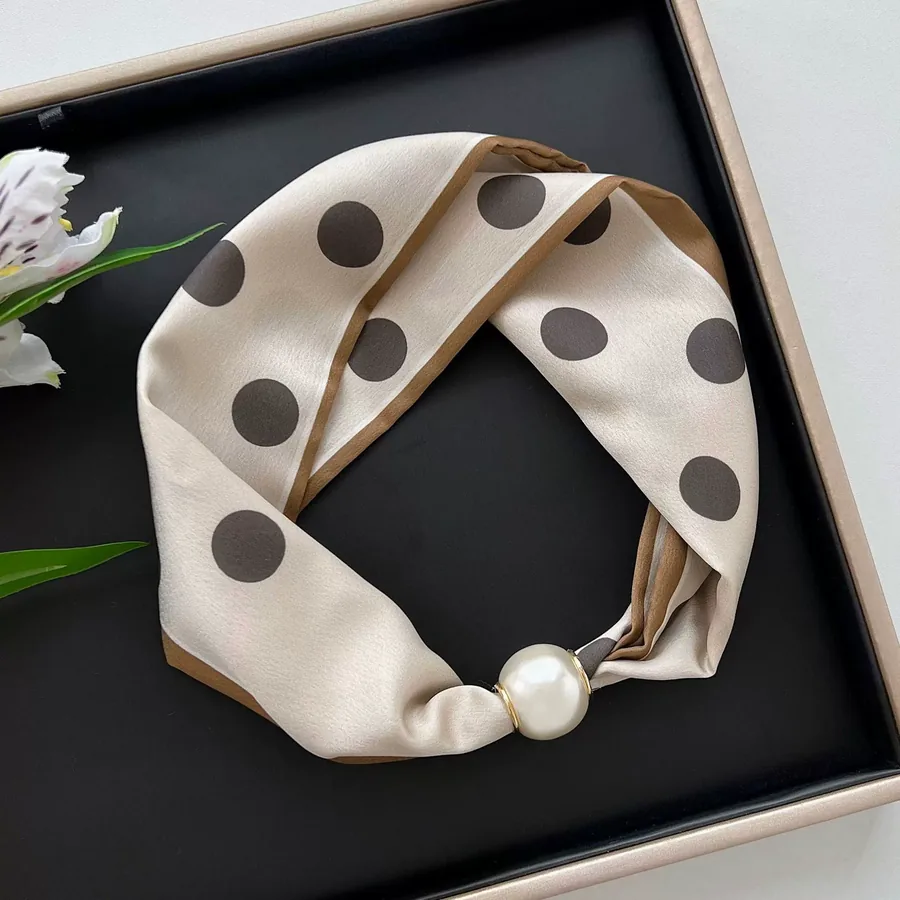 Magnetic Closure Scarf with Pearl Necklace view 7