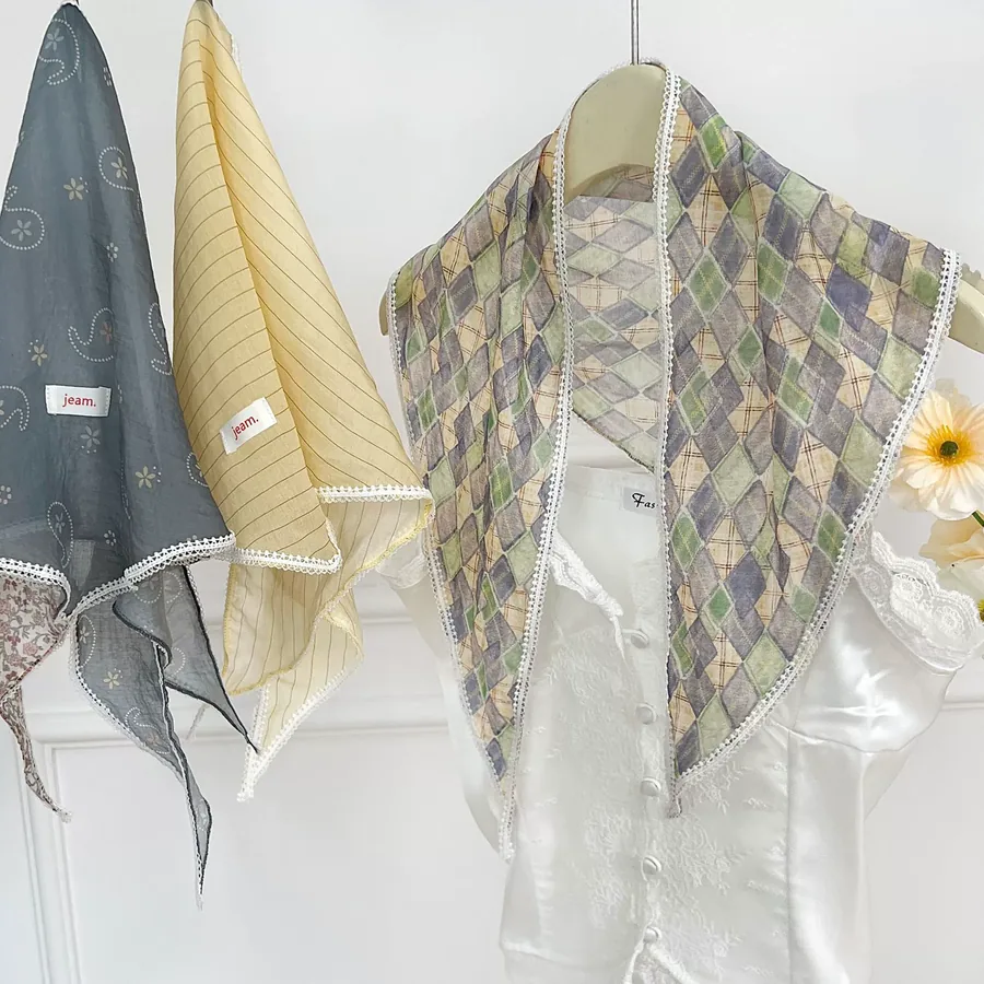Vintage Floral Triangle Scarf with Lace Edge