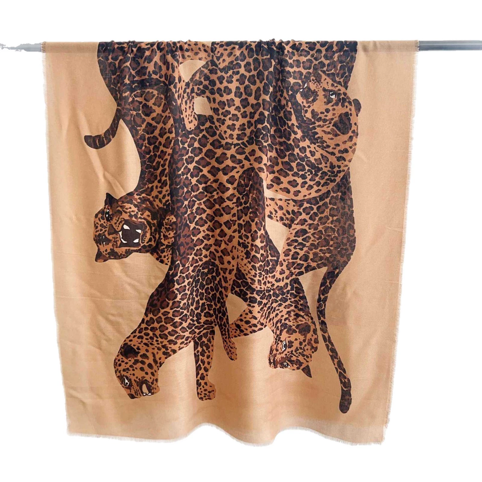 Chal envolvente estampado de leopardo view 5
