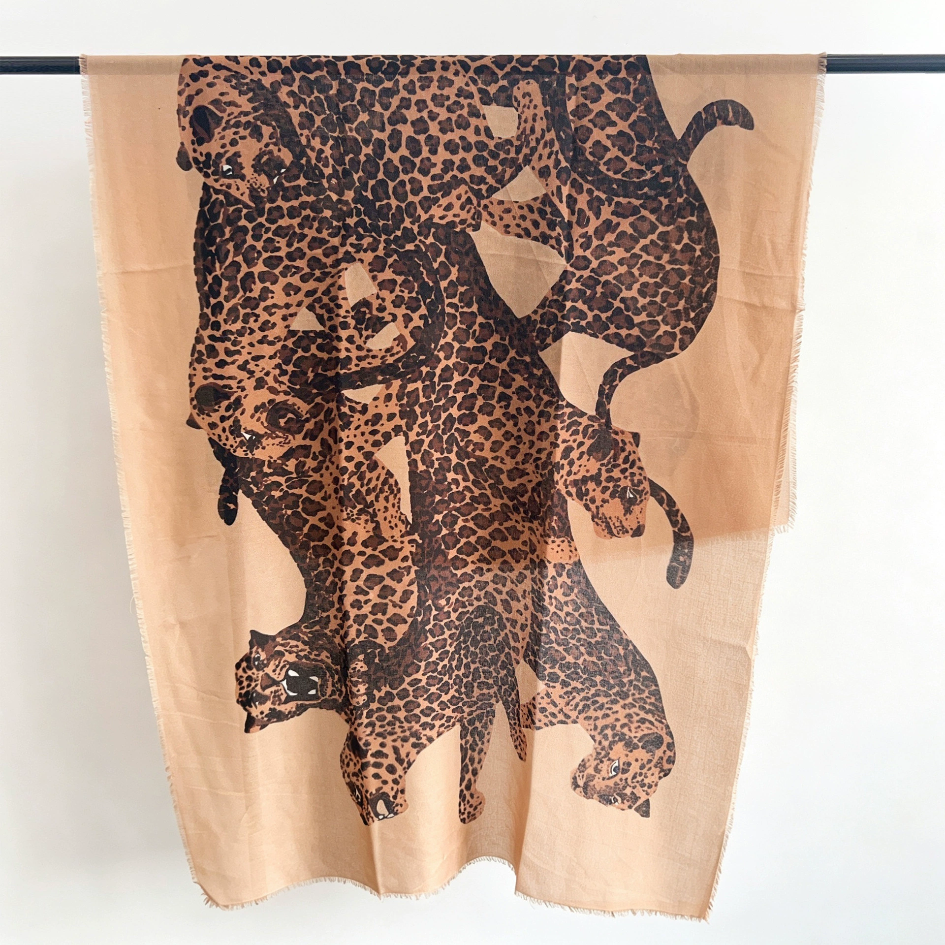 Chal envolvente estampado de leopardo view 10