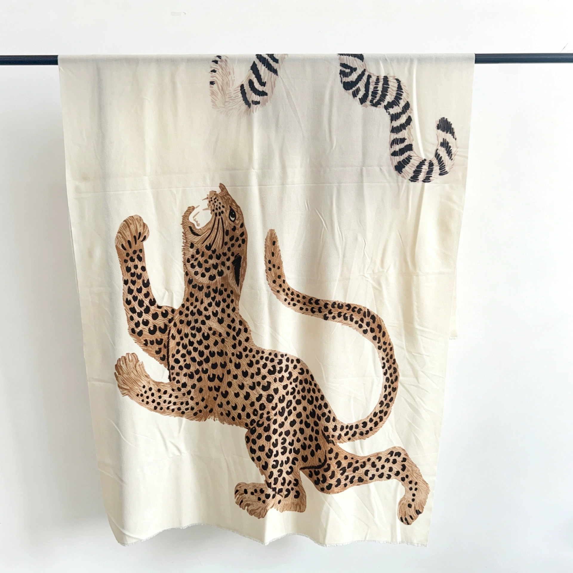 Chal envolvente estampado de leopardo view 11