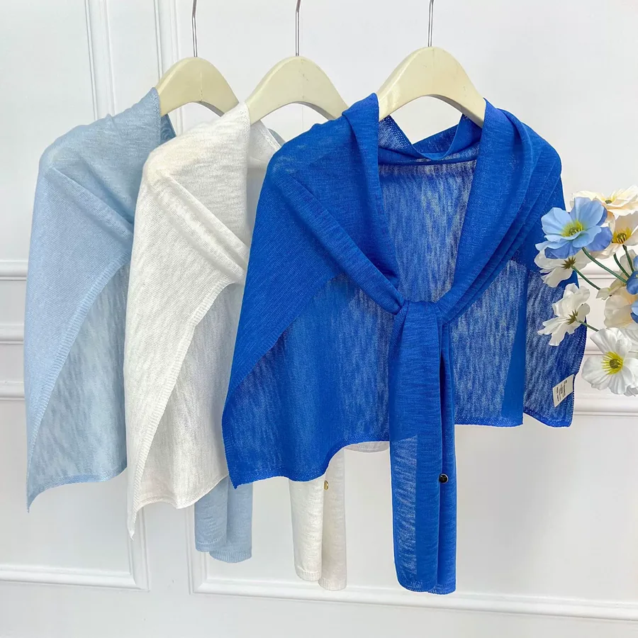 Knitted Shawl with Solid Color