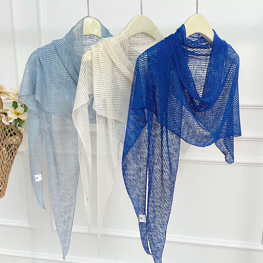 Triangle Shawl with Hollow Out