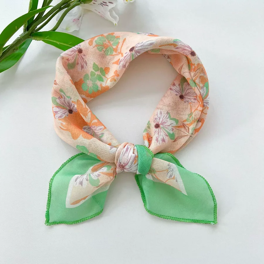 Foulard carré en coton-lin avec imprimé floral view 7