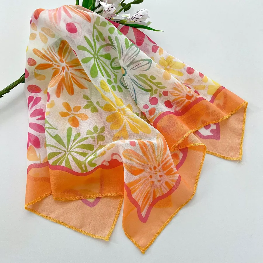 Foulard carré en coton-lin avec imprimé floral view 8
