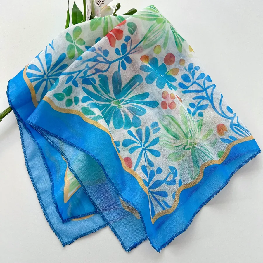 Foulard carré en coton-lin avec imprimé floral view 9