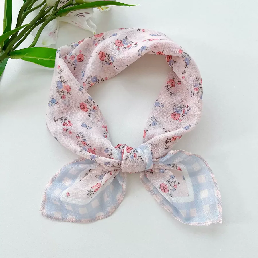 Foulard carré en coton-lin avec imprimé floral view 12