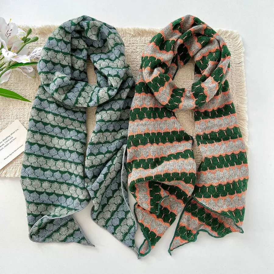 Knitted Scarf with Heart Pattern view 2