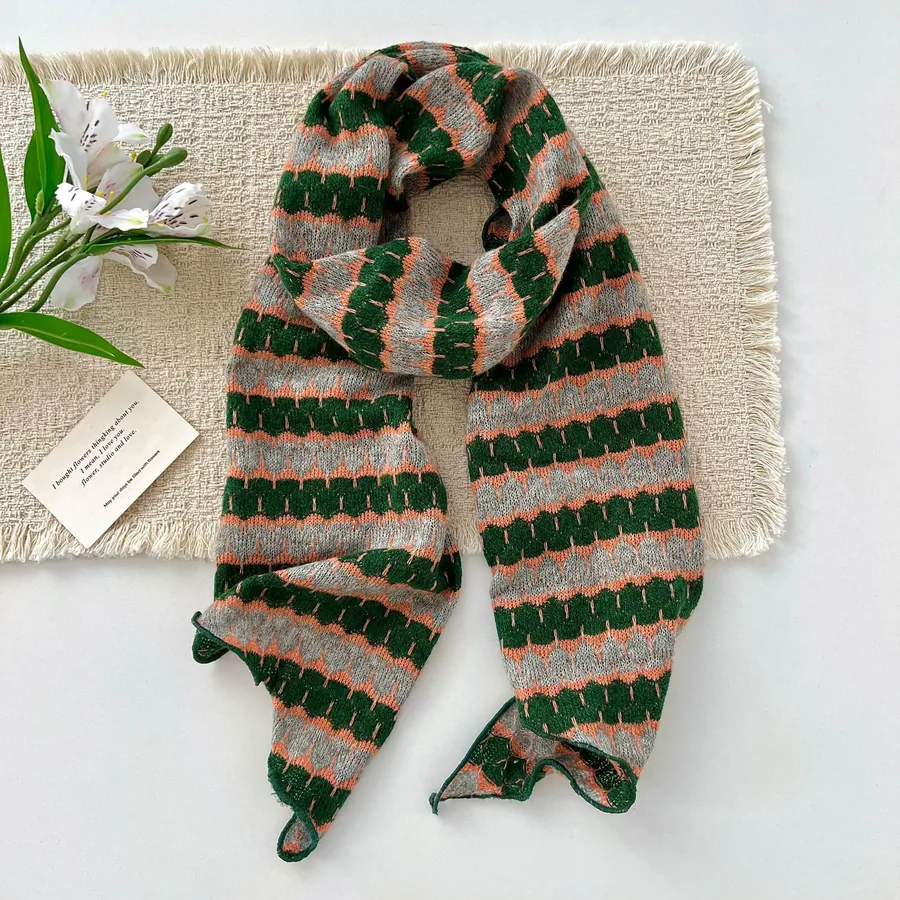 Knitted Scarf with Heart Pattern view 6