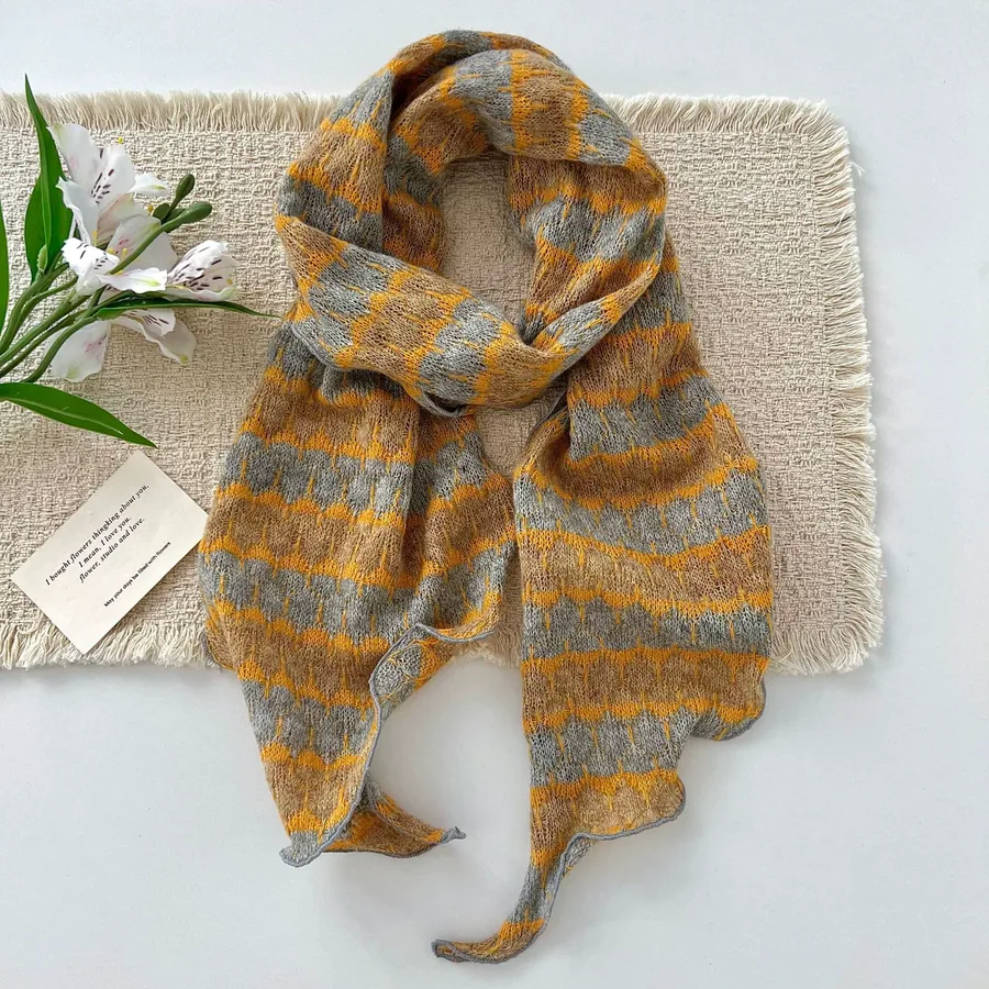 Knitted Scarf with Heart Pattern view 7